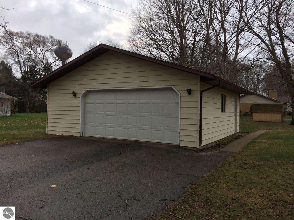 8241 South Federal Road Shepherd, MI 48883 - Photo 5 of 30 1783335-4.JPG