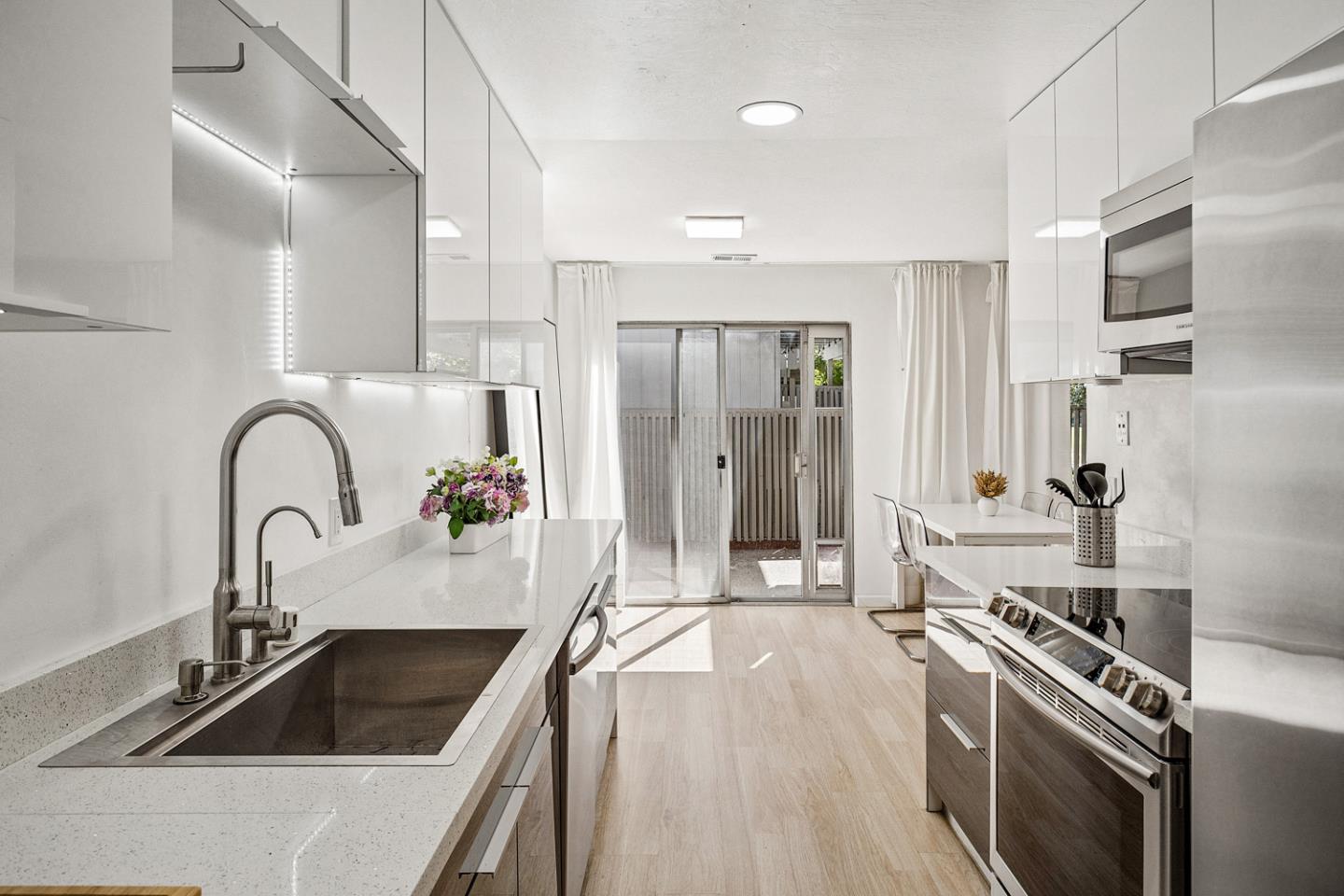 255 South Rengstorff Avenue, Unit 139 Mountain View, CA 94040 - Photo 4 of 20 Gallery Image 4