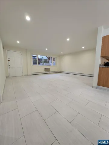 $2,050 | 456 Grand Avenue, Unit 6C, Leonia, NJ 07605