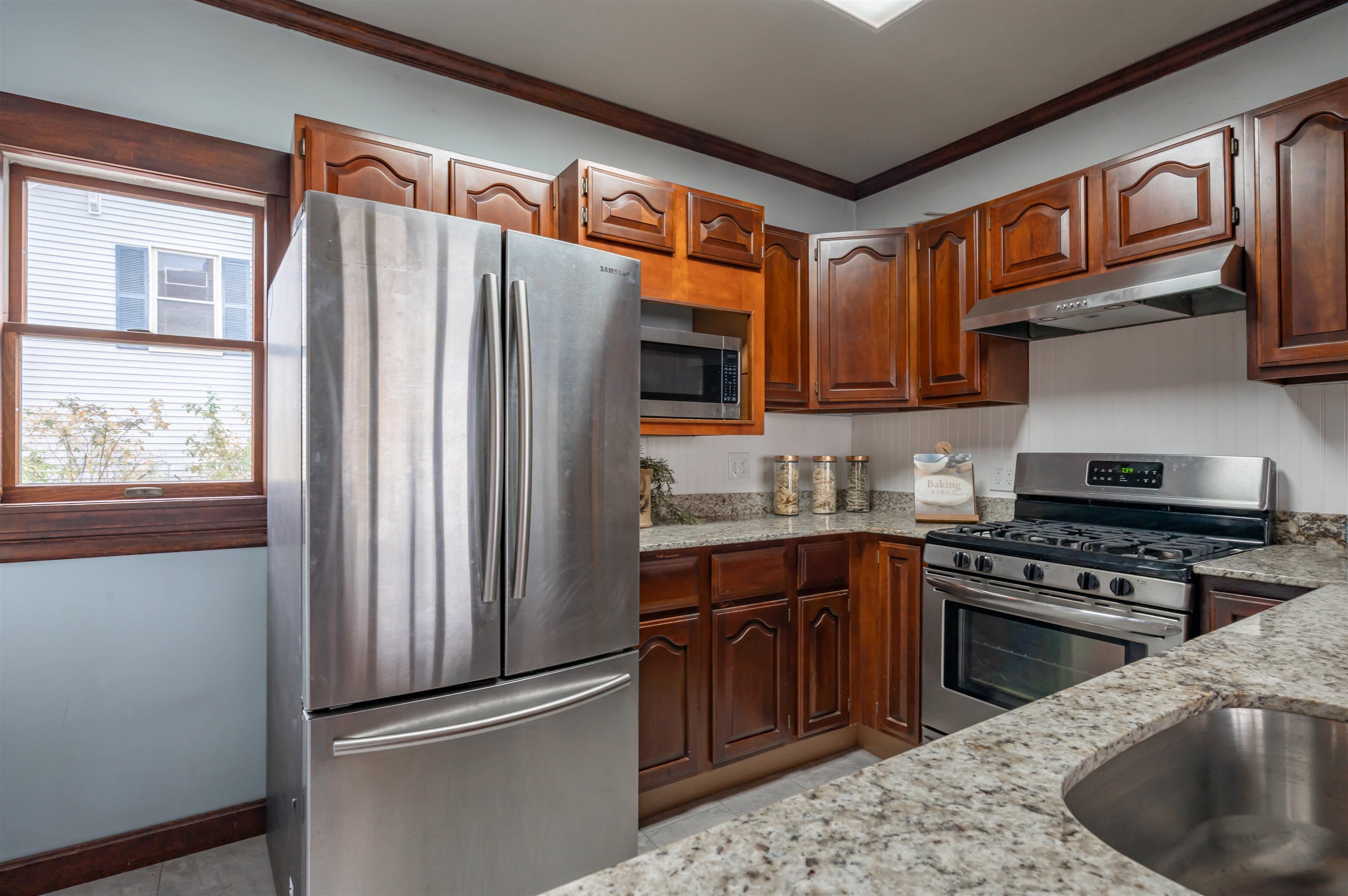 459 Central Street Manchester, NH 03103 - Photo 4 of 26