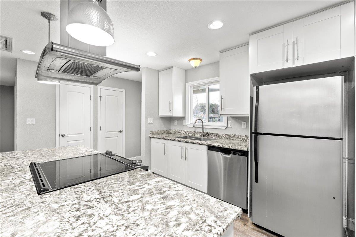 20381 Nashua Road Sonora, CA 95370 - Photo 12 of 27 a kitchen with stainless steel appliances granite countertop a refrigerator a sink and a stove