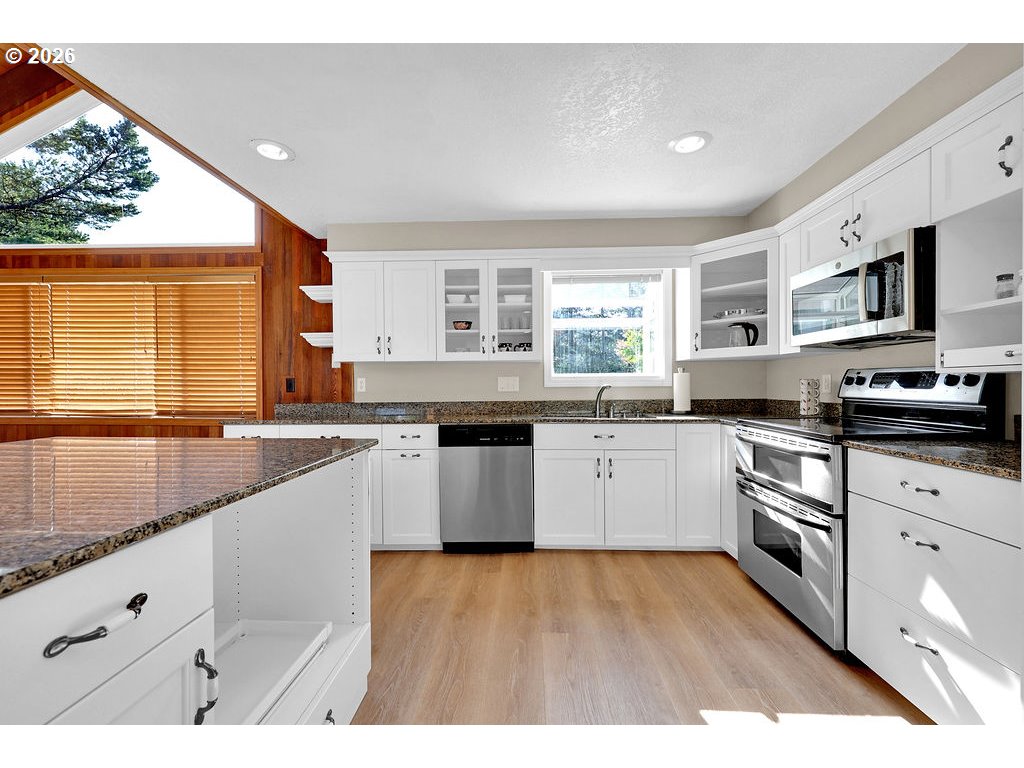 2235 10th Street Florence, OR 97439 - Photo 19 of 47