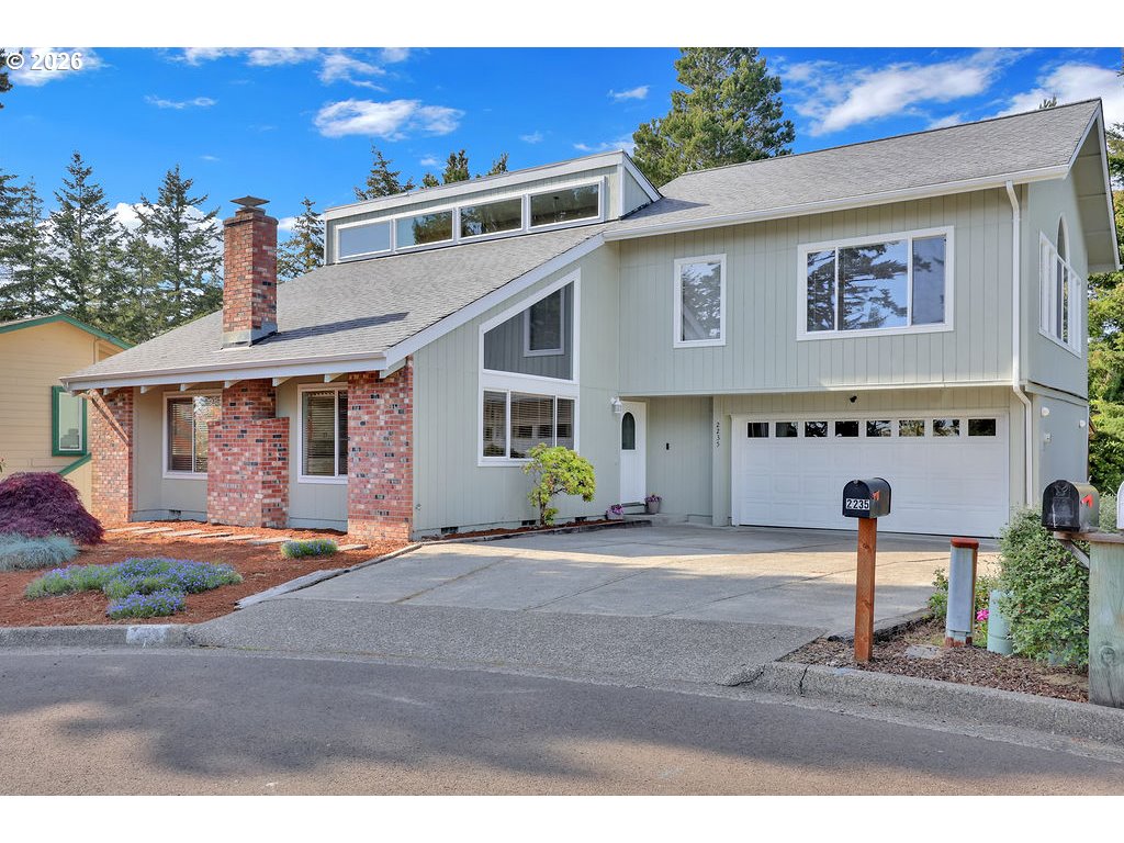 2235 10th Street Florence, OR 97439 - Photo 2 of 47