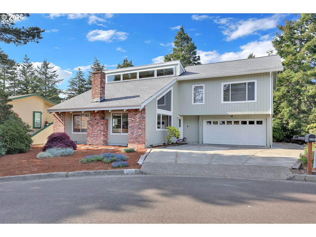 2235 10th Street Florence, OR 97439 - Photo 3 of 47