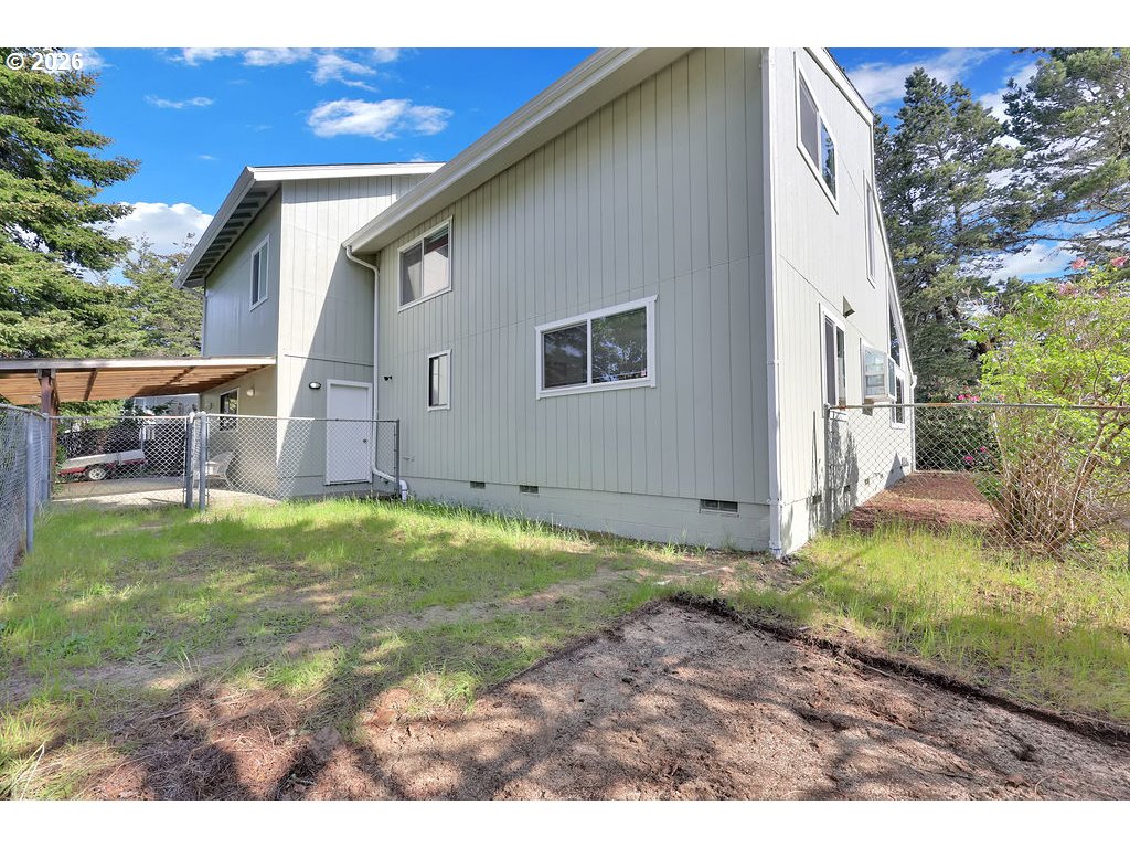 2235 10th Street Florence, OR 97439 - Photo 6 of 47