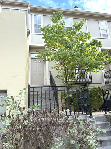 $2,100 | 949 Junction Place, Indianapolis, IN 46220