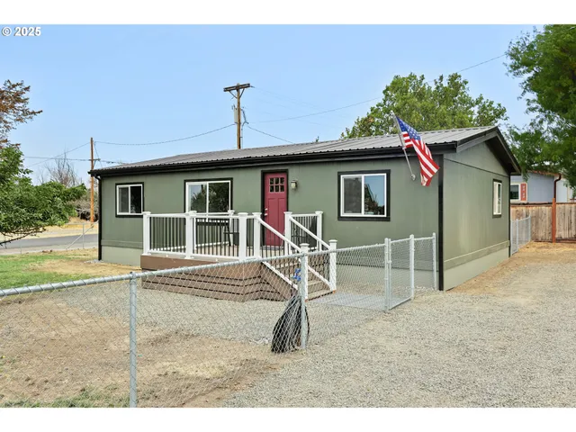 $205,000 | 301 East Court Street, Condon, OR 97823