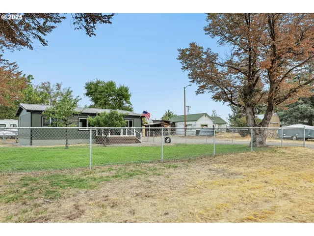 $205,000 | 301 East Court Street, Condon, OR 97823