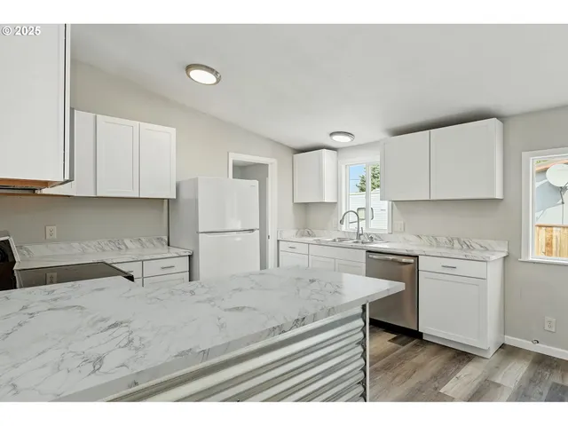 $205,000 | 301 East Court Street, Condon, OR 97823