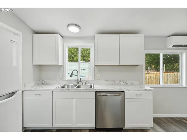 $205,000 | 301 East Court Street, Condon, OR 97823