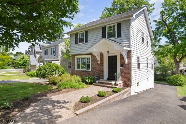$1,049,000 | 18 Sunset Drive, Millburn, NJ 07041