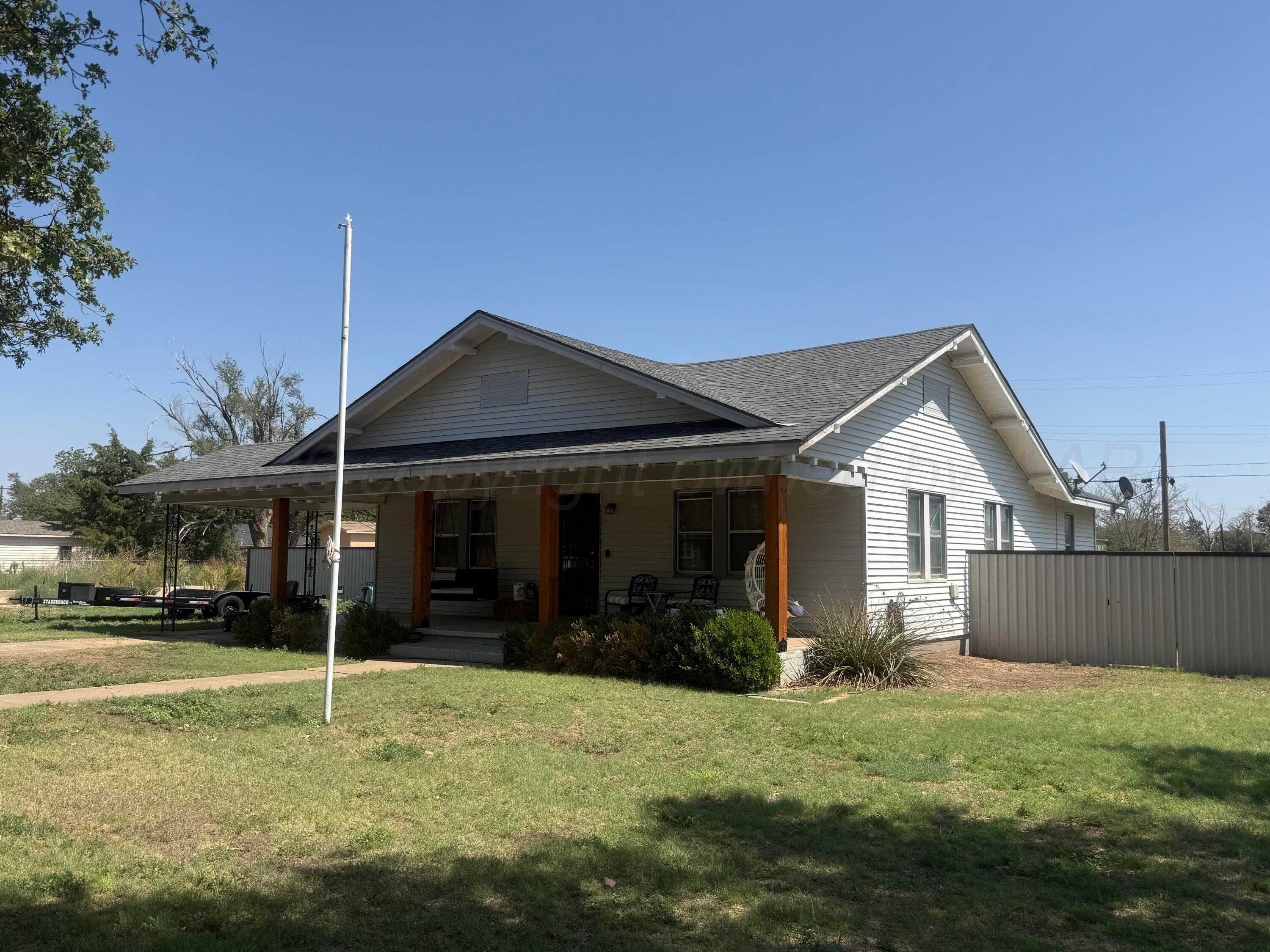 313 High Street Claude, TX 79019 - Photo 1 of 6 Front view 3