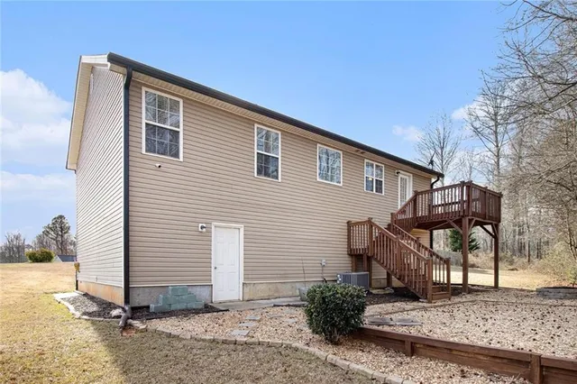 a view of a house with a backyard
