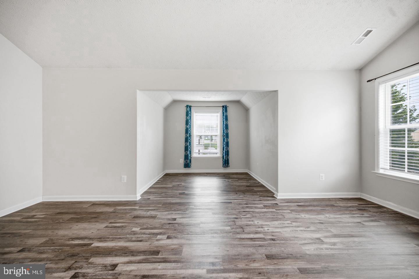 35338 Pheasant Ridge Road Locust Grove, VA 22508 - Photo 27 of 39 Spacious, light-filled living area.