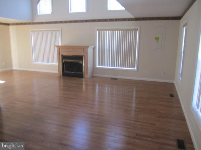 2101 Silver Lane Road Baltimore, MD 21221 - Photo 4 of 25 Living Room
