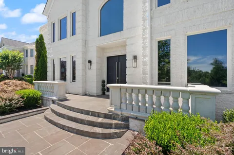 $2,499,000 | 6600 Reserves Hill Court, Annandale, VA 22003
