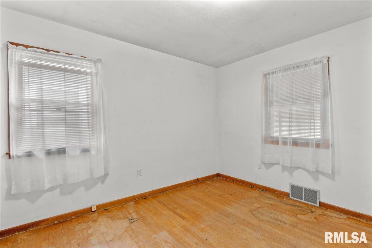2424 Holmes Avenue Springfield, IL 62704 - Photo 18 of 37