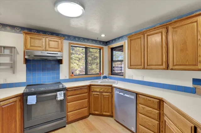 $575,000 | 4221 East Bailey Road, Chattaroy, WA 99003