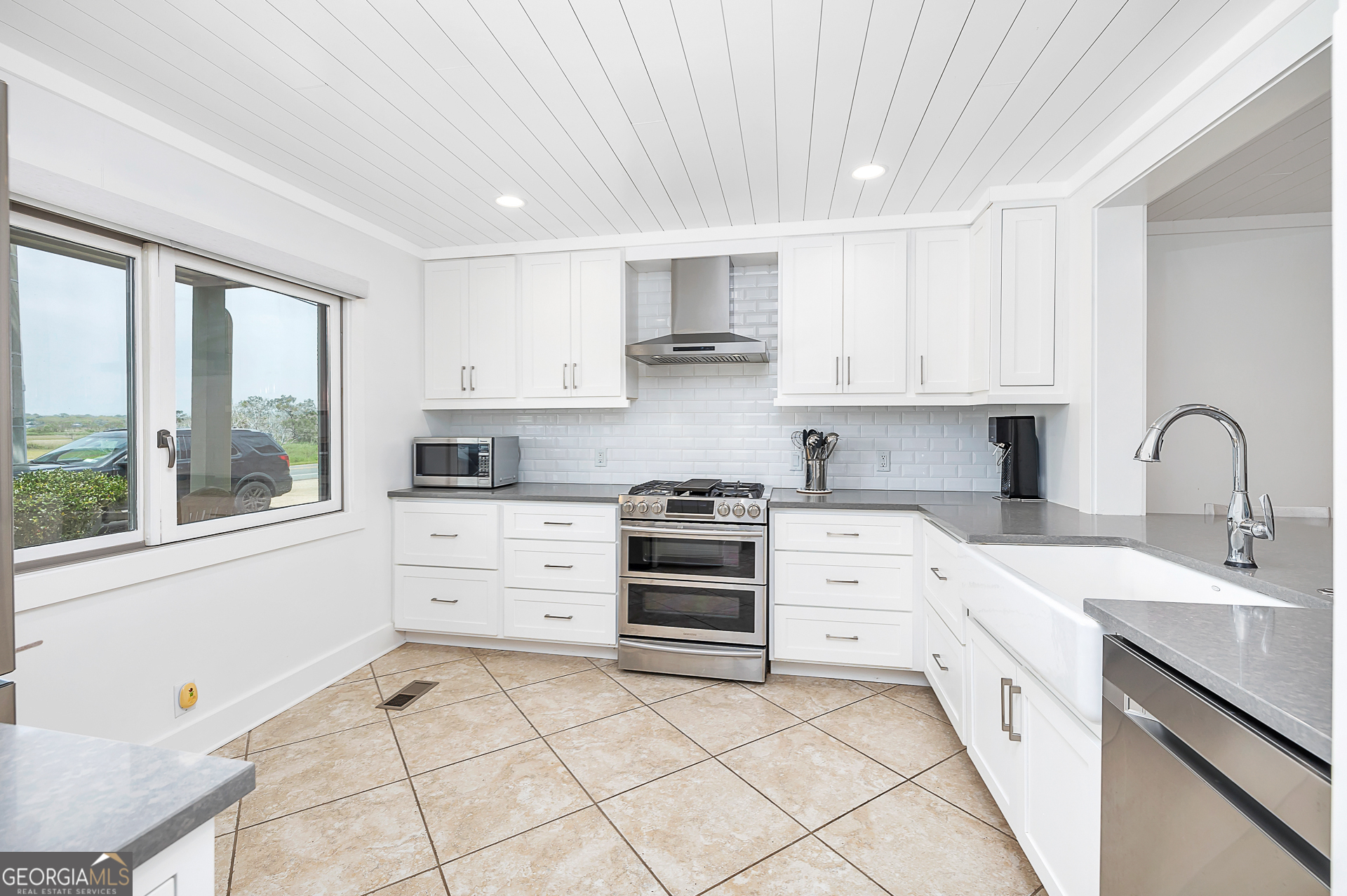 1524 Ocean Boulevard St. Simons, GA 31522 - Photo 5 of 41