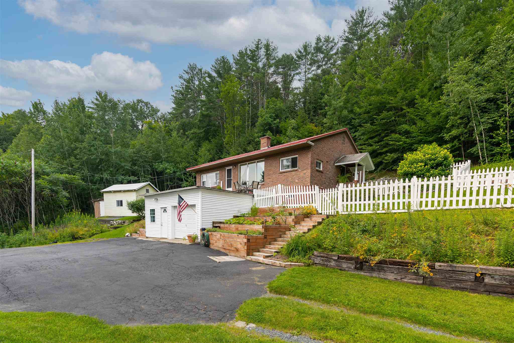 2325 North Hartland Road Hartford, VT 05001 - Photo 9 of 29 Gallery Image 9