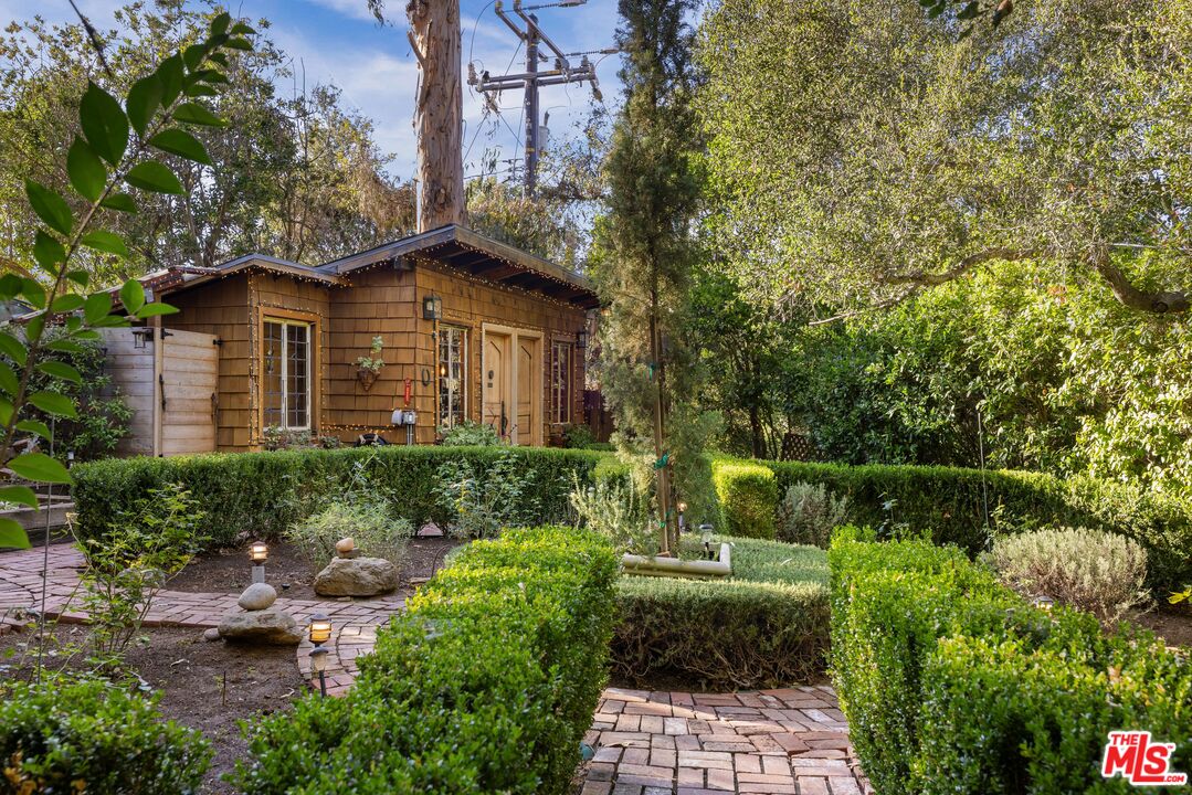21658 Encina Road Topanga, CA 90290 - Photo 28 of 54 Gallery Image 28