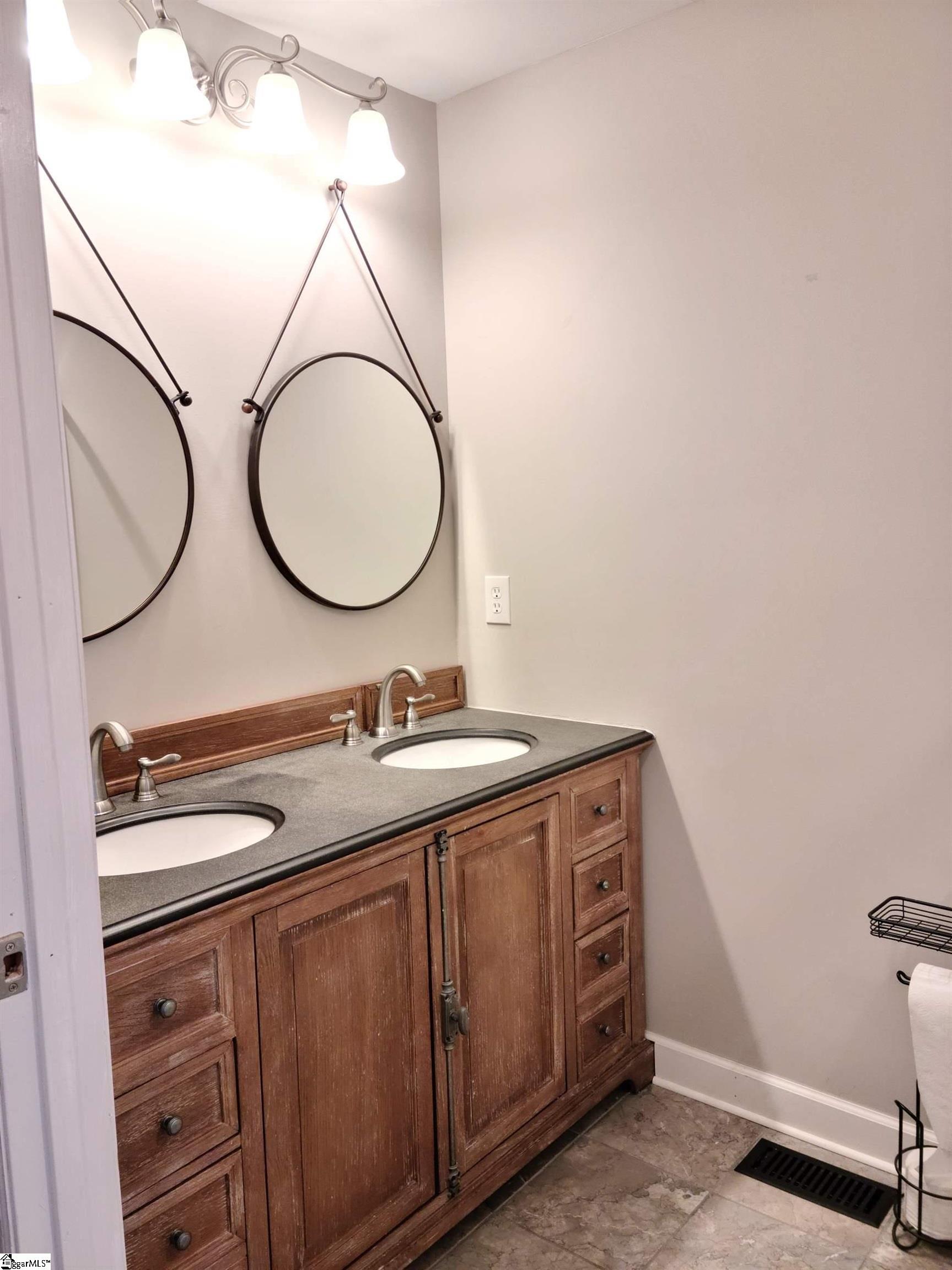 711 Gum Springs Road Taylors, SC 29687 - Photo 12 of 20
