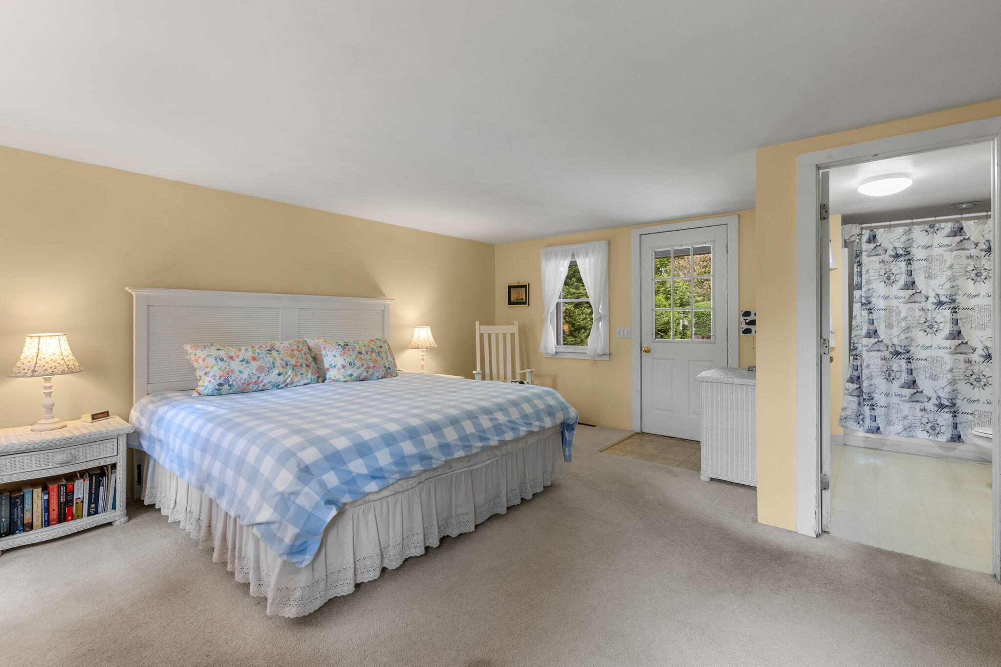 7 Aunt Matties Road Chatham, MA 02633 - Photo 19 of 37 a bedroom with a bed and a table