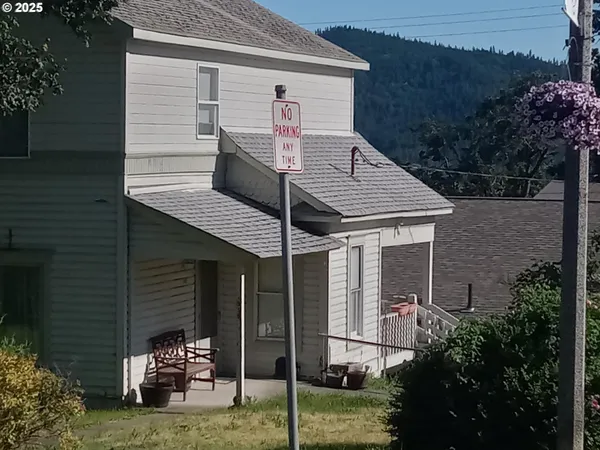 a view of house with yard