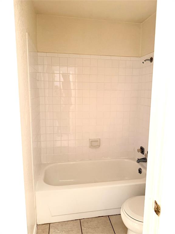 2240 Tarpley Road, Unit 31 Carrollton, TX 75006 - Photo 14 of 18 a bathroom with a bathtub and a toilet