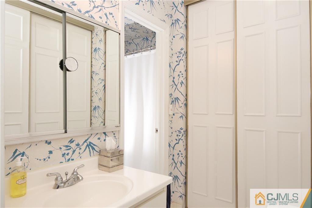 744 B Pompton Road Monroe Township, NJ 08831 - Photo 12 of 19 Gallery Image 12