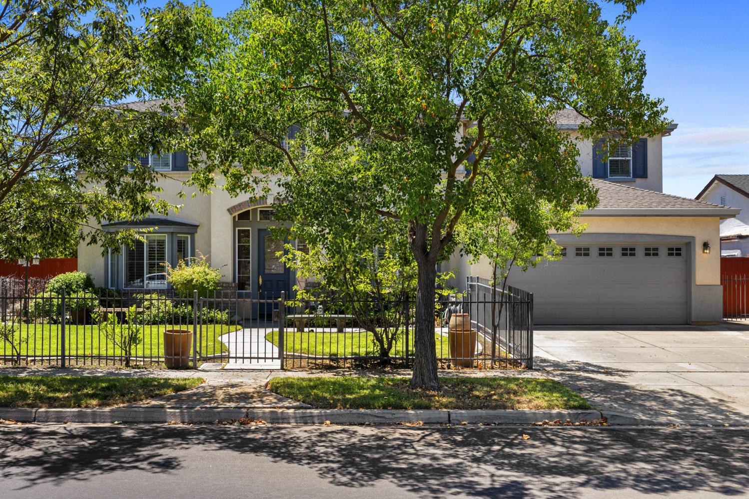 122 Memory Lane Turlock, CA 95382 - Photo 1 of 29