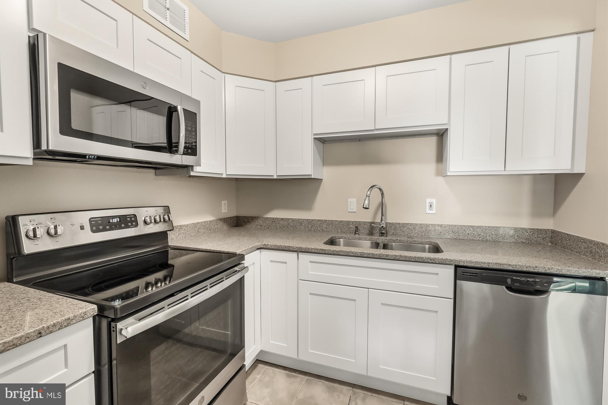 3206 Spartan Road, Unit 14 Olney, MD 20832 - Photo 13 of 36 NEW stainless appliances!