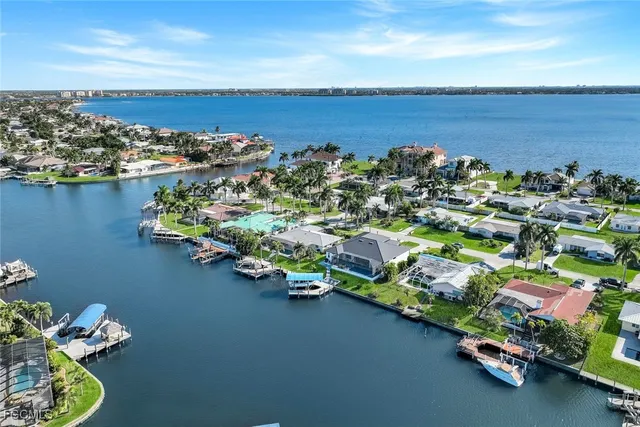 $575,000 | 441 Bayshore Drive, Cape Coral, FL 33904