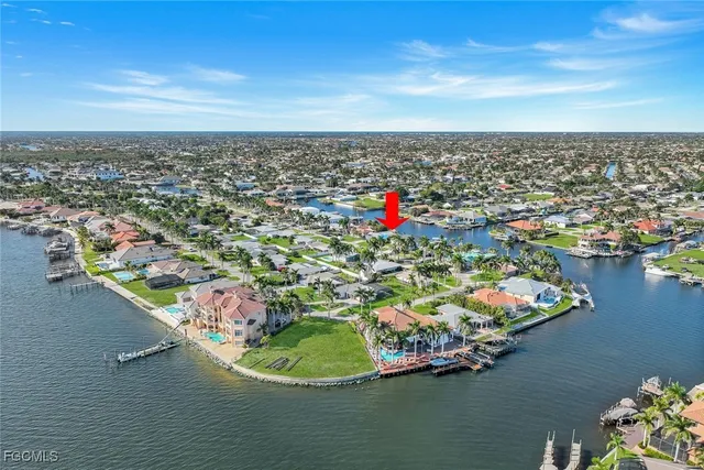 $575,000 | 441 Bayshore Drive, Cape Coral, FL 33904