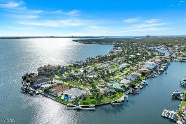 $575,000 | 441 Bayshore Drive, Cape Coral, FL 33904