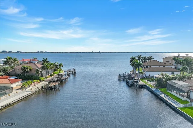 $575,000 | 441 Bayshore Drive, Cape Coral, FL 33904