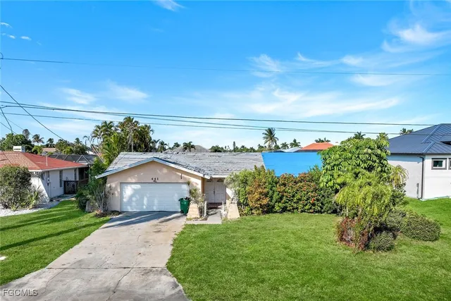 $575,000 | 441 Bayshore Drive, Cape Coral, FL 33904