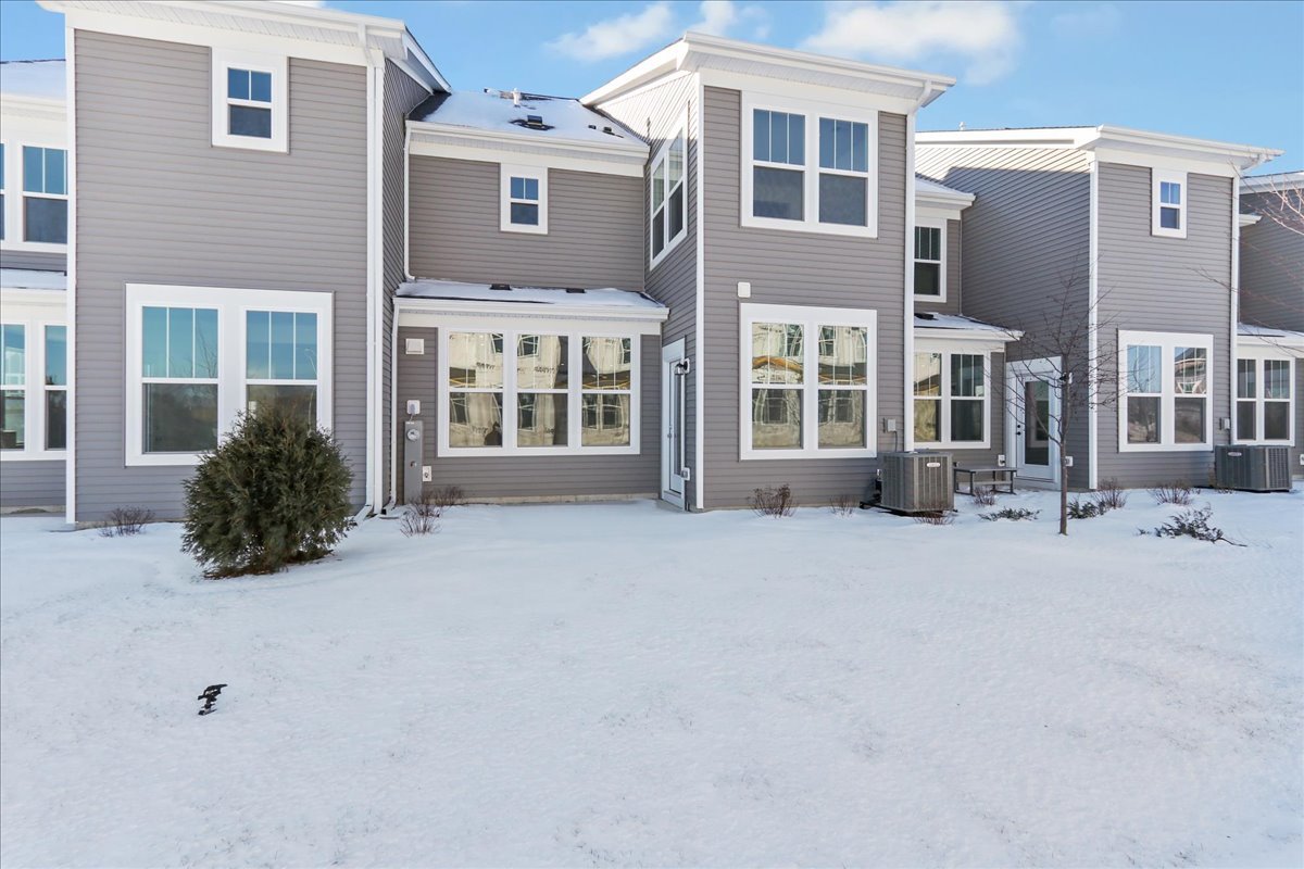 644 Switchgrass Way, Unit 59002 Bolingbrook, IL 60490 - Photo 26 of 26 front view of a building with a yard