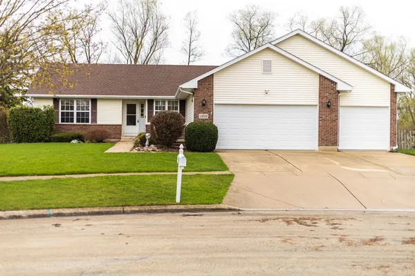 $399,900 | 1404 Willow Lane, Harvard, IL 60033