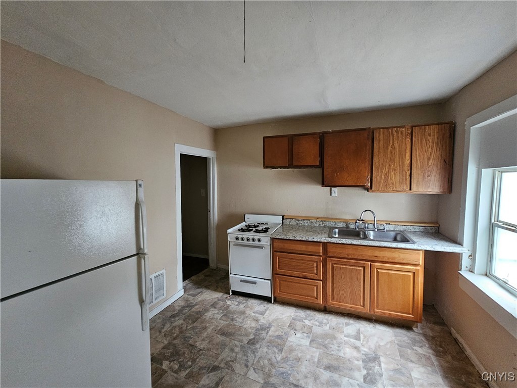 1230 Court Street Utica, NY 13502 - Photo 11 of 25