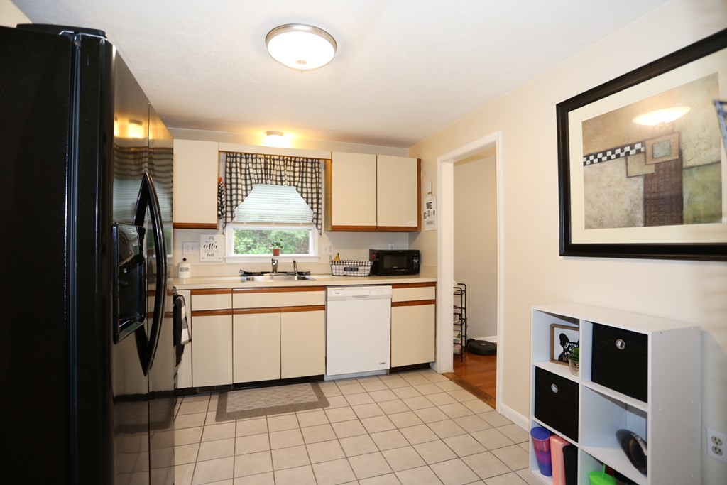 140 Ridge Road, Unit 140 Northborough, MA 01532 - Photo 3 of 19 Gallery Image 3