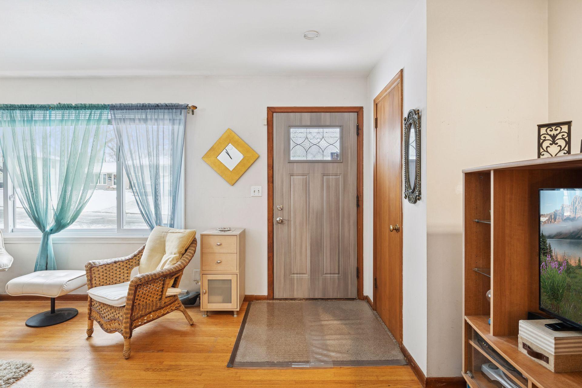 8836 James Avenue South Bloomington, MN 55431 - Photo 5 of 34