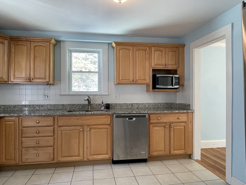 139 Oakdale Road Newton, MA 02461 - Photo 6 of 36