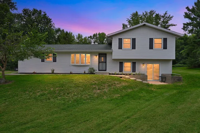 $299,000 | 46282 24th Avenue, Bloomingdale, MI 49026