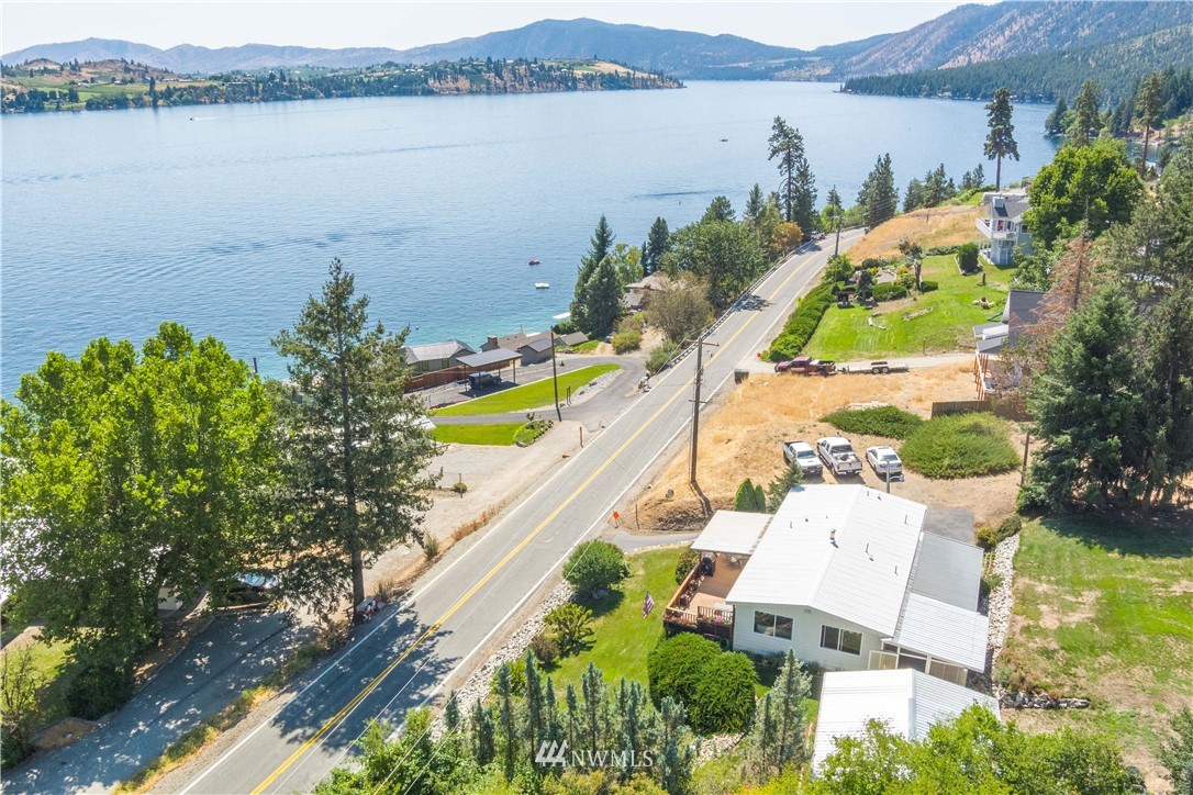15071 South Lakeshore Road Chelan, WA 98816 - Photo 1 of 38 Gallery Image 1