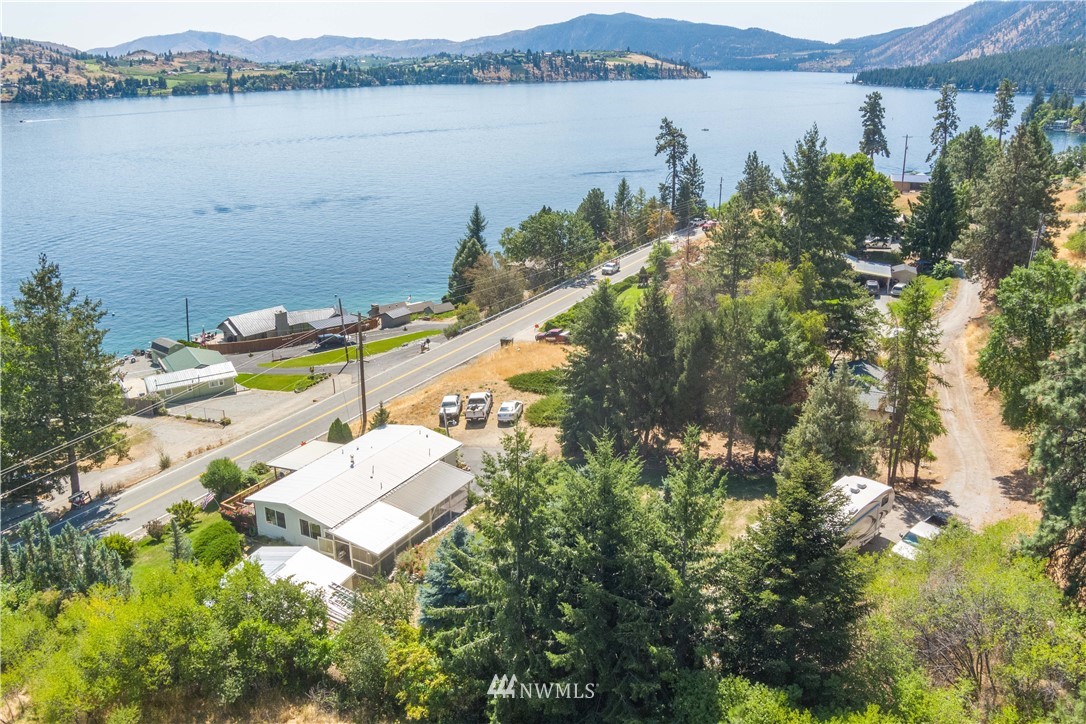 15071 South Lakeshore Road Chelan, WA 98816 - Photo 2 of 38 Gallery Image 2