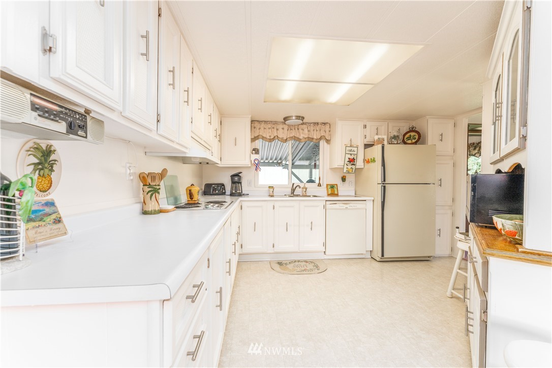 15071 South Lakeshore Road Chelan, WA 98816 - Photo 18 of 38 Gallery Image 18