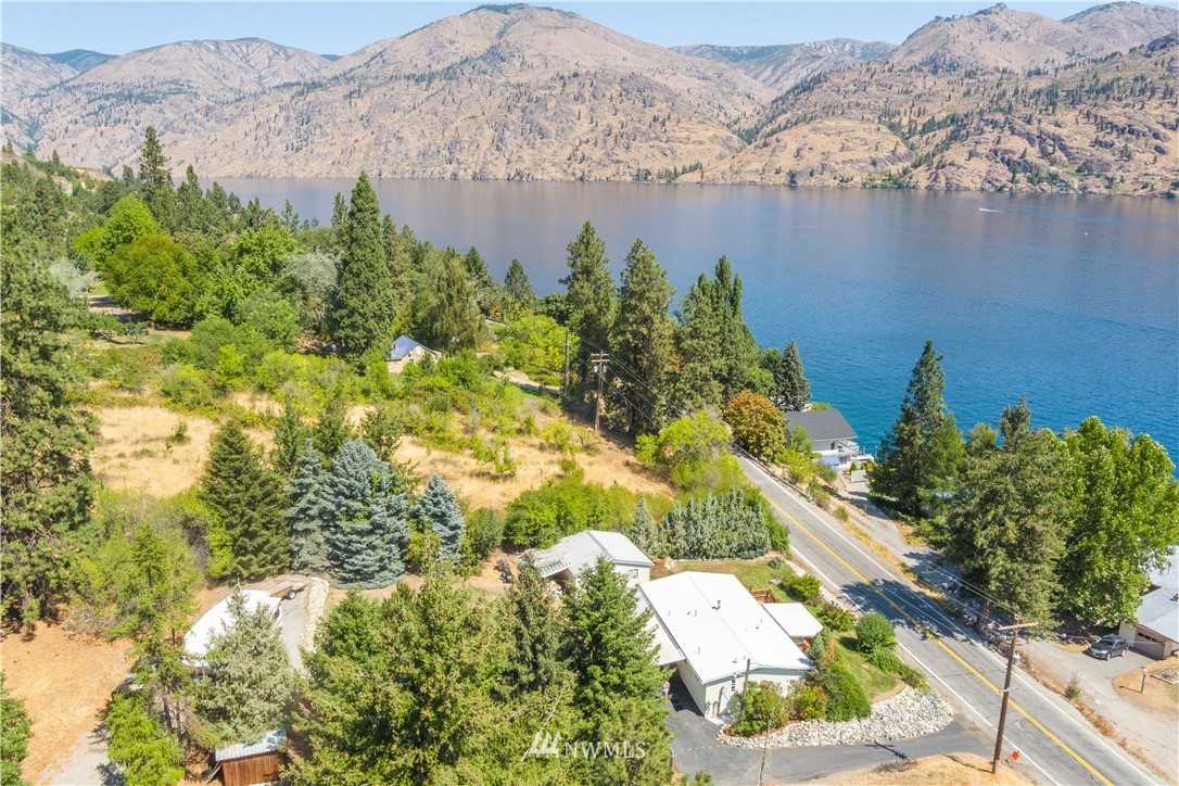15071 South Lakeshore Road Chelan, WA 98816 - Photo 3 of 38 Gallery Image 3