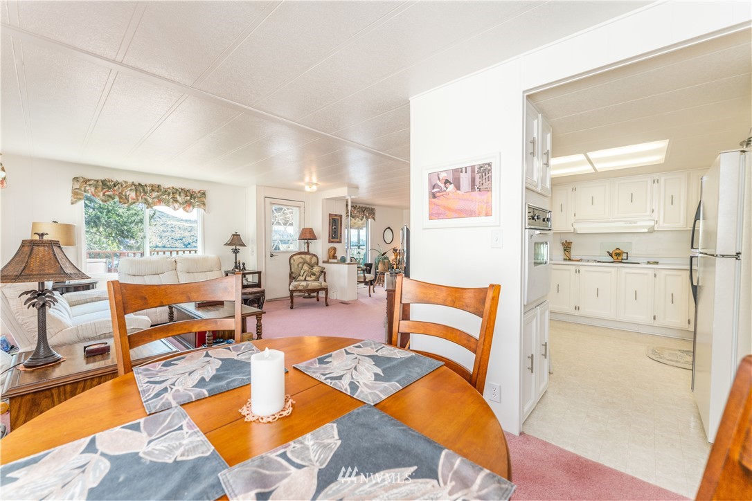 15071 South Lakeshore Road Chelan, WA 98816 - Photo 21 of 38 Gallery Image 21