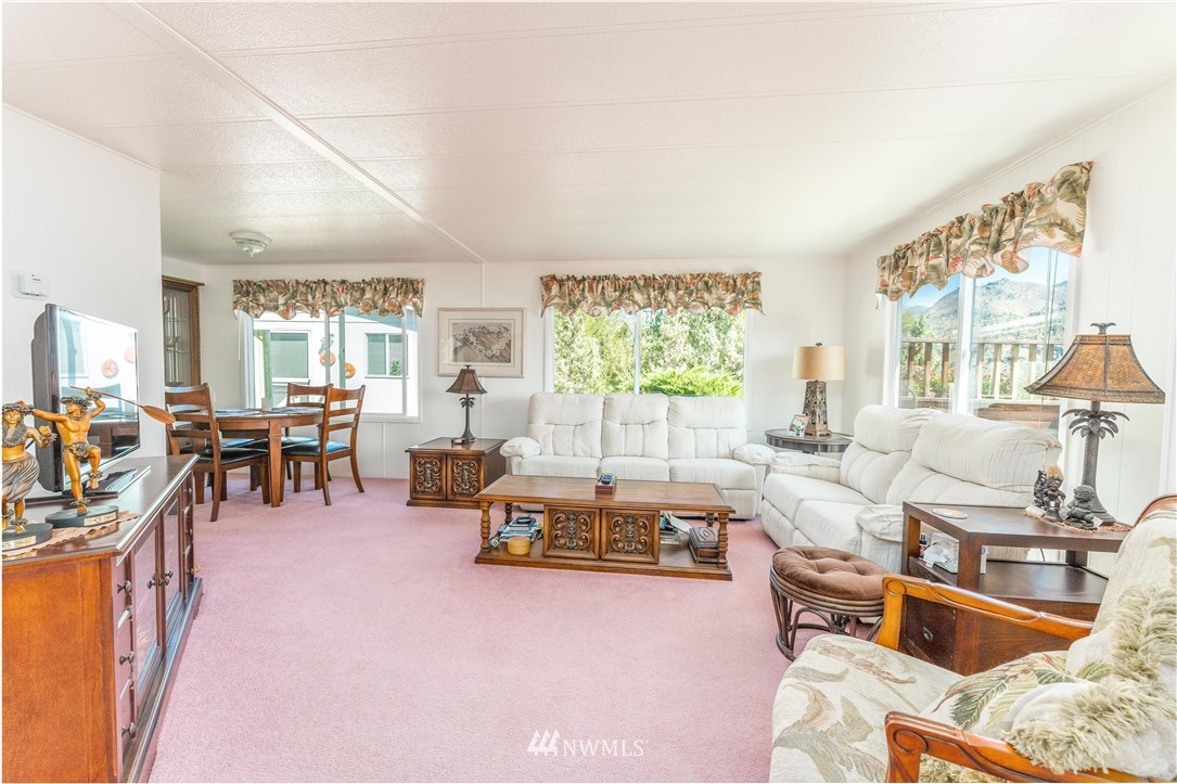 15071 South Lakeshore Road Chelan, WA 98816 - Photo 23 of 38 Gallery Image 23
